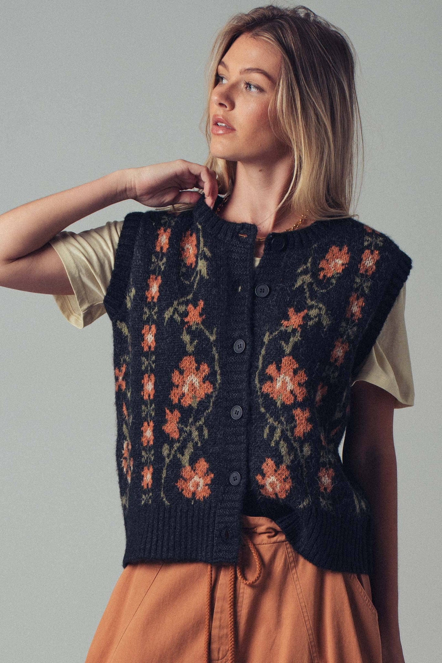 Floral Knit Button-Up Sweater Vest: BLACK MULTI / S-2/M-2/L-2