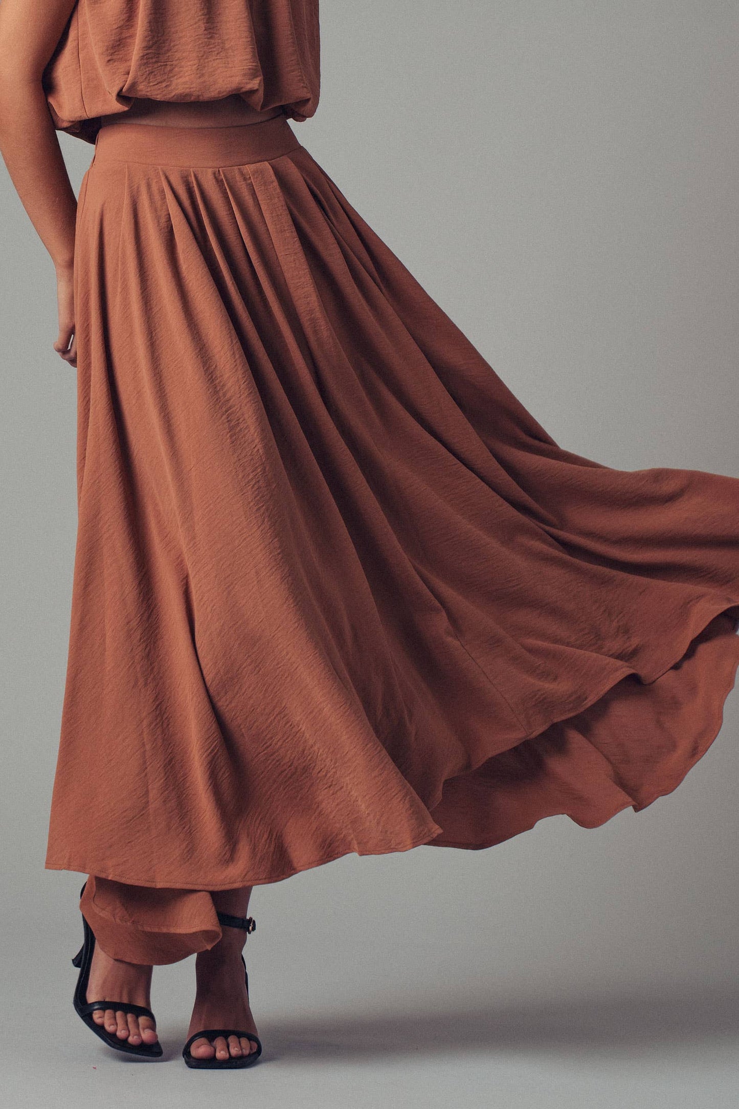 Pleated High-Waist Flowy Skirt: CAMEL / S-2/M-2/L-2