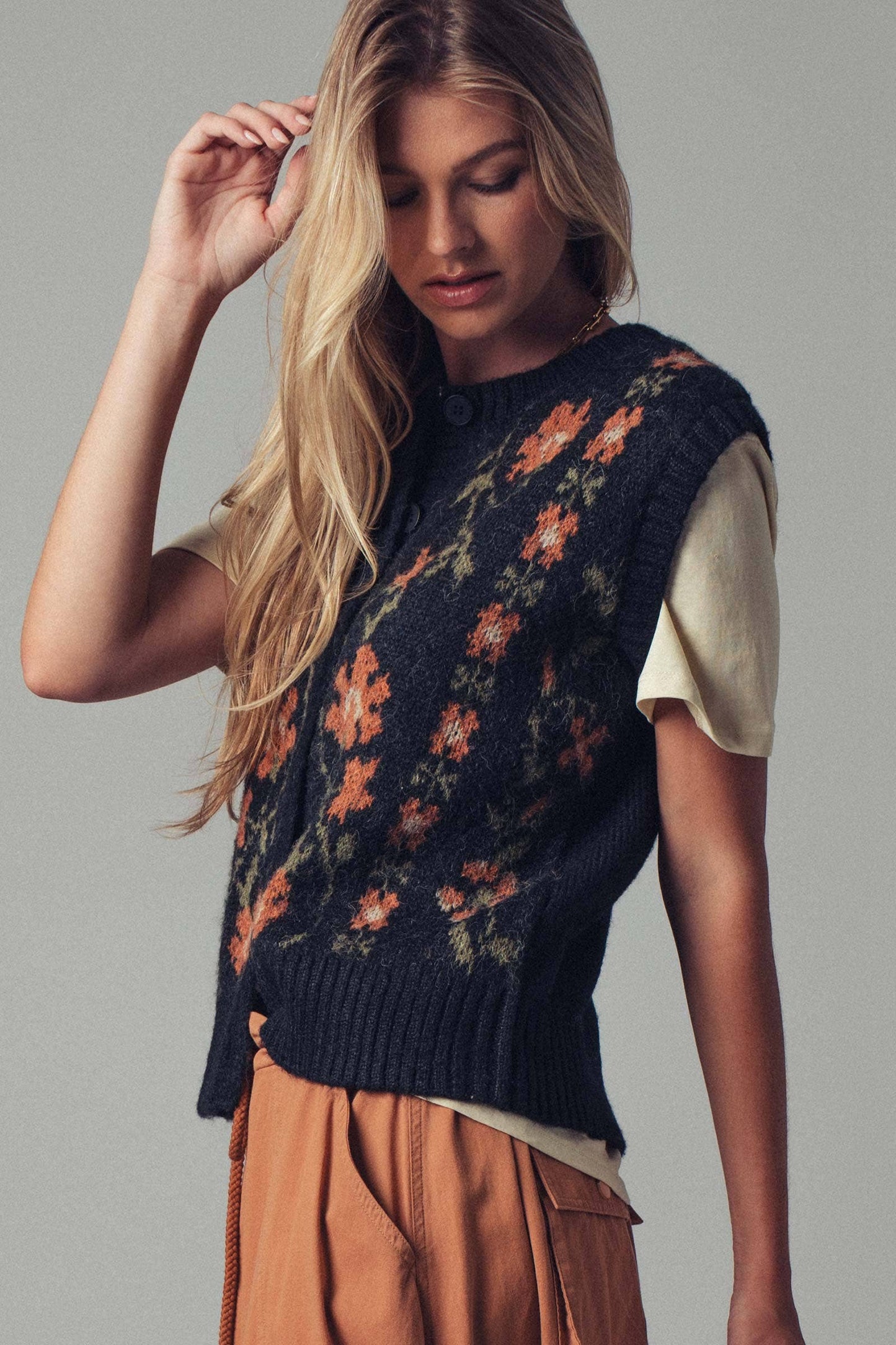 Floral Knit Button-Up Sweater Vest: BLACK MULTI / S-2/M-2/L-2