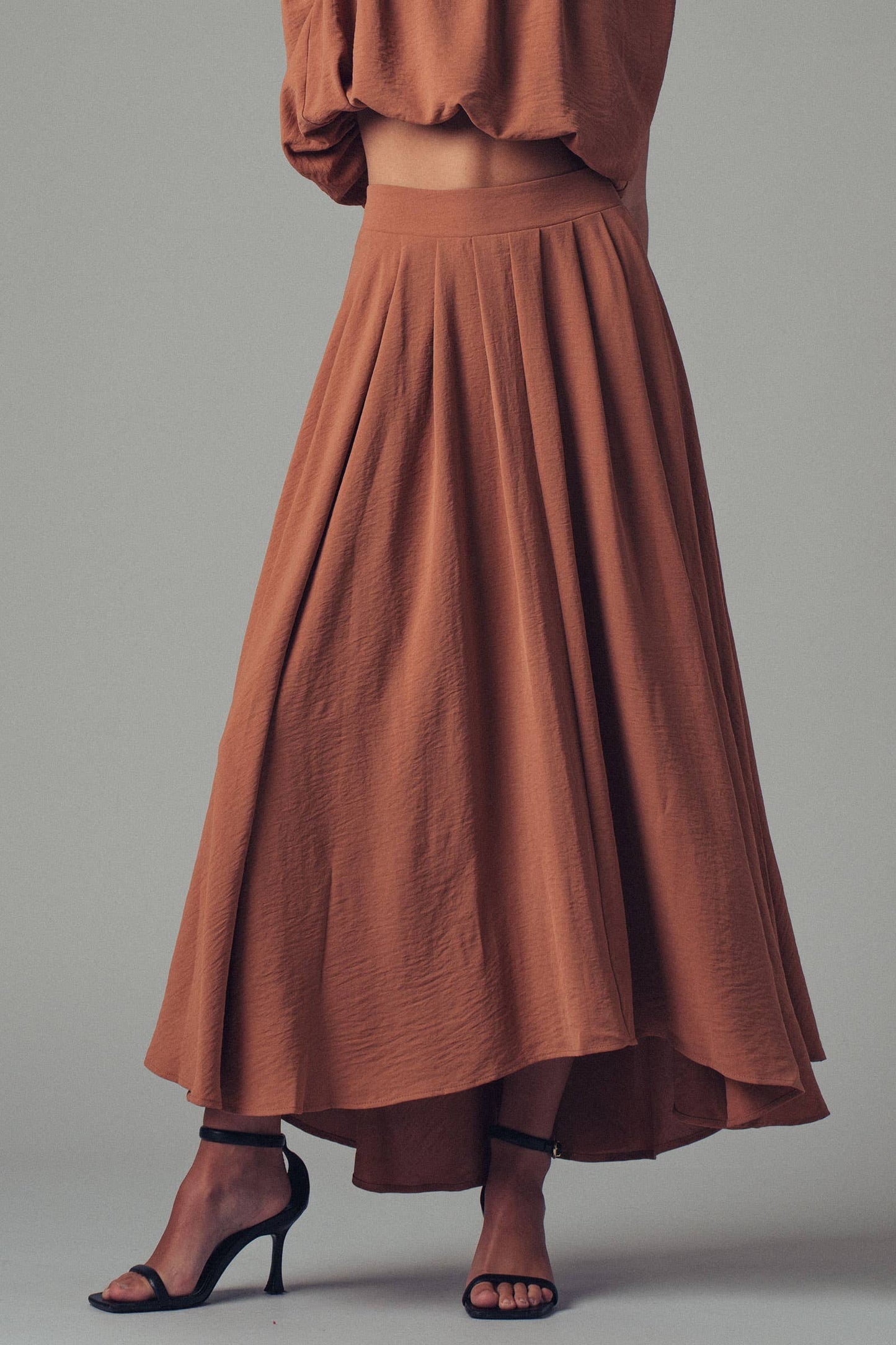 Pleated High-Waist Flowy Skirt: CAMEL / S-2/M-2/L-2