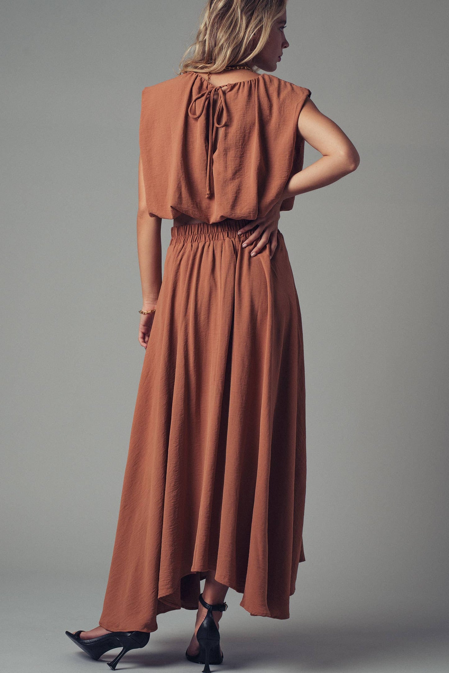 Pleated High-Waist Flowy Skirt: CAMEL / S-2/M-2/L-2
