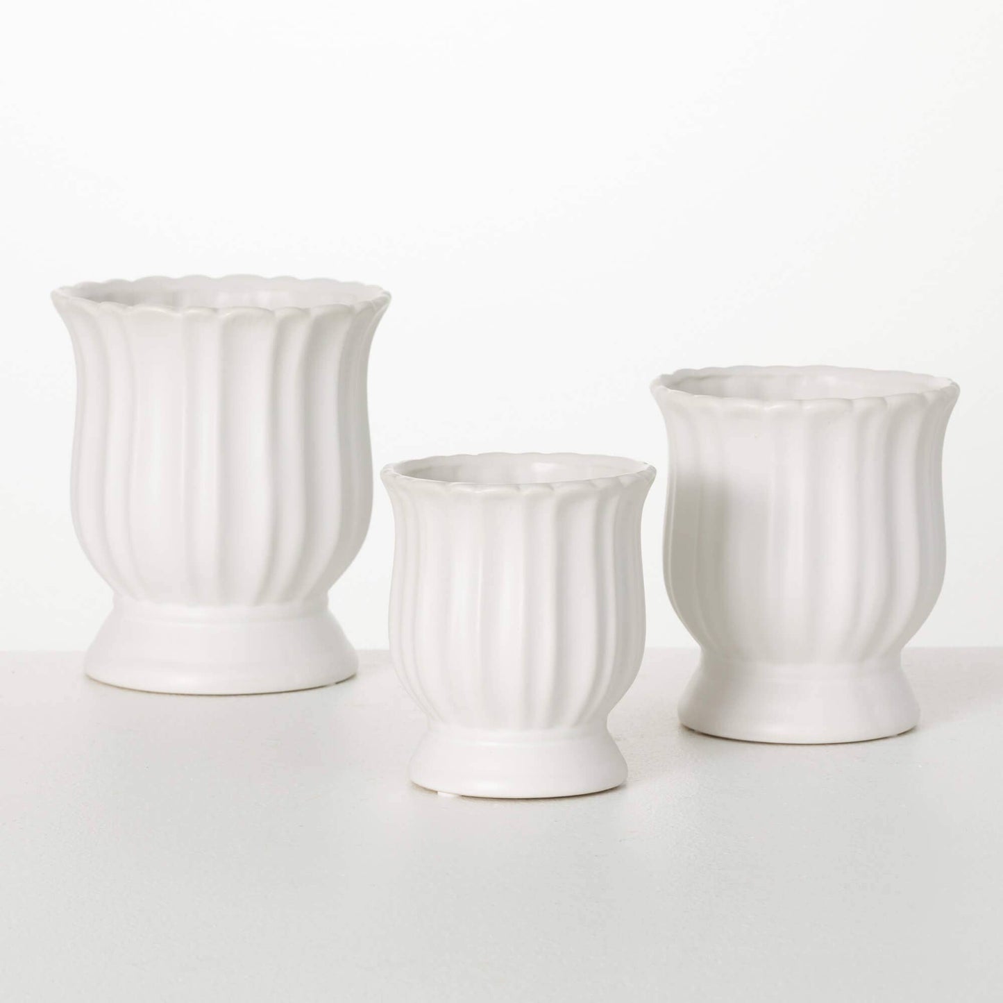 MATTE WHITE SCALLOPED PLANTER