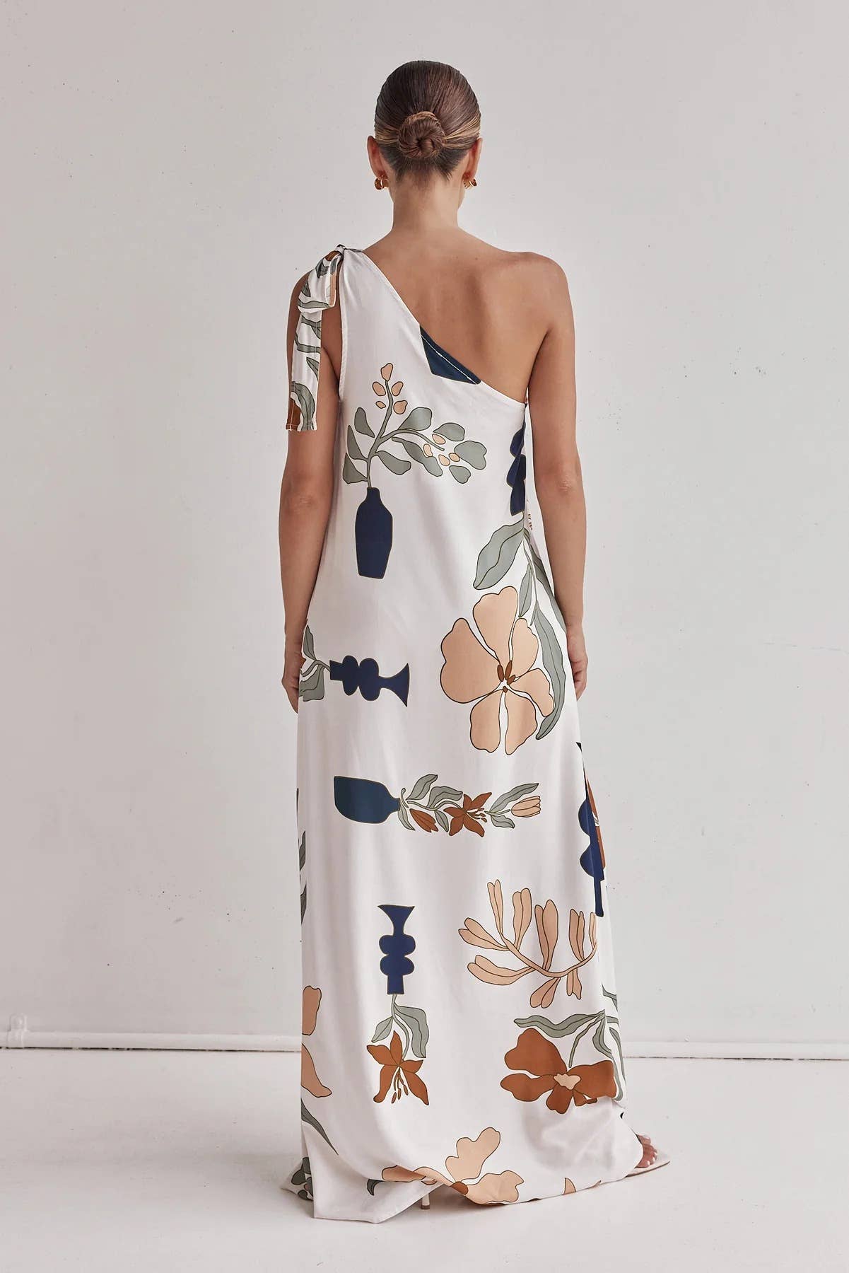 2025 Léonie Floral one shoulder dress w shoulder tie: White / XL