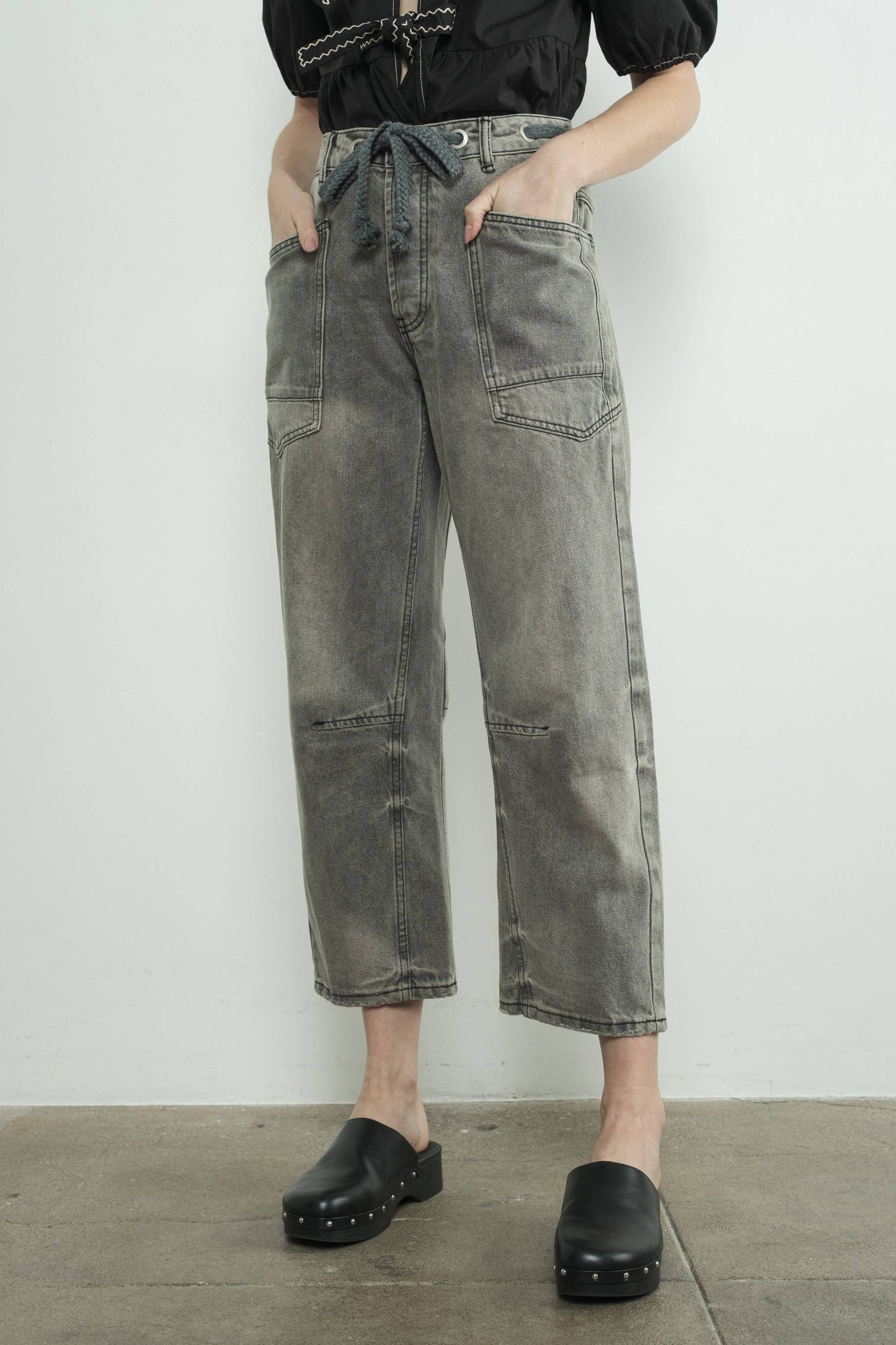 MAP3083 BARREL DENIM PANTS WITH EYELET WAIST: MEDIUM WASH / M