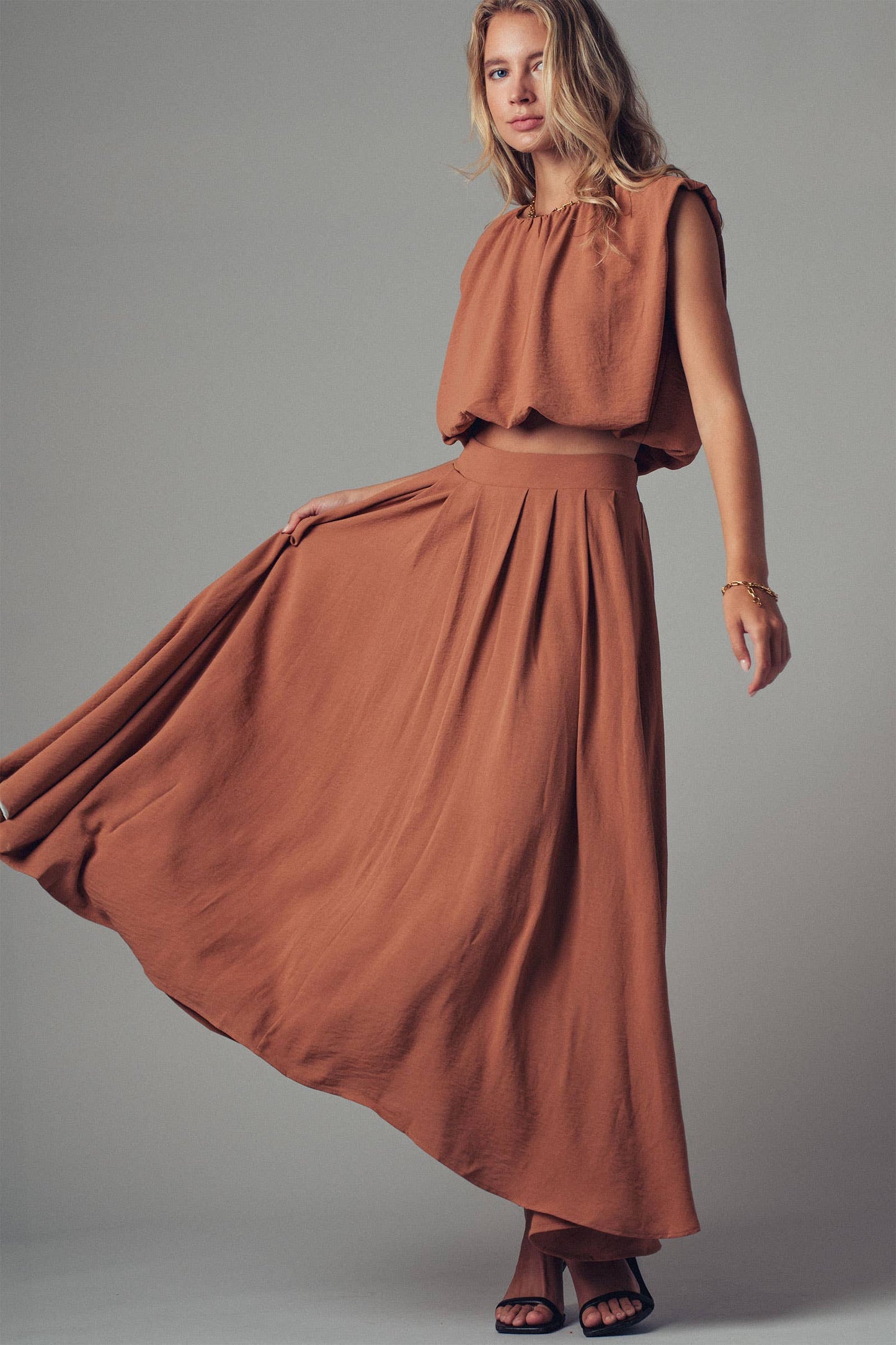 Pleated High-Waist Flowy Skirt: CAMEL / S-2/M-2/L-2