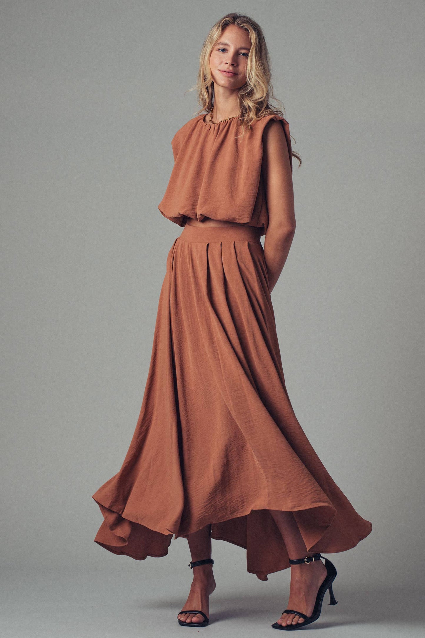 Pleated High-Waist Flowy Skirt: CAMEL / S-2/M-2/L-2