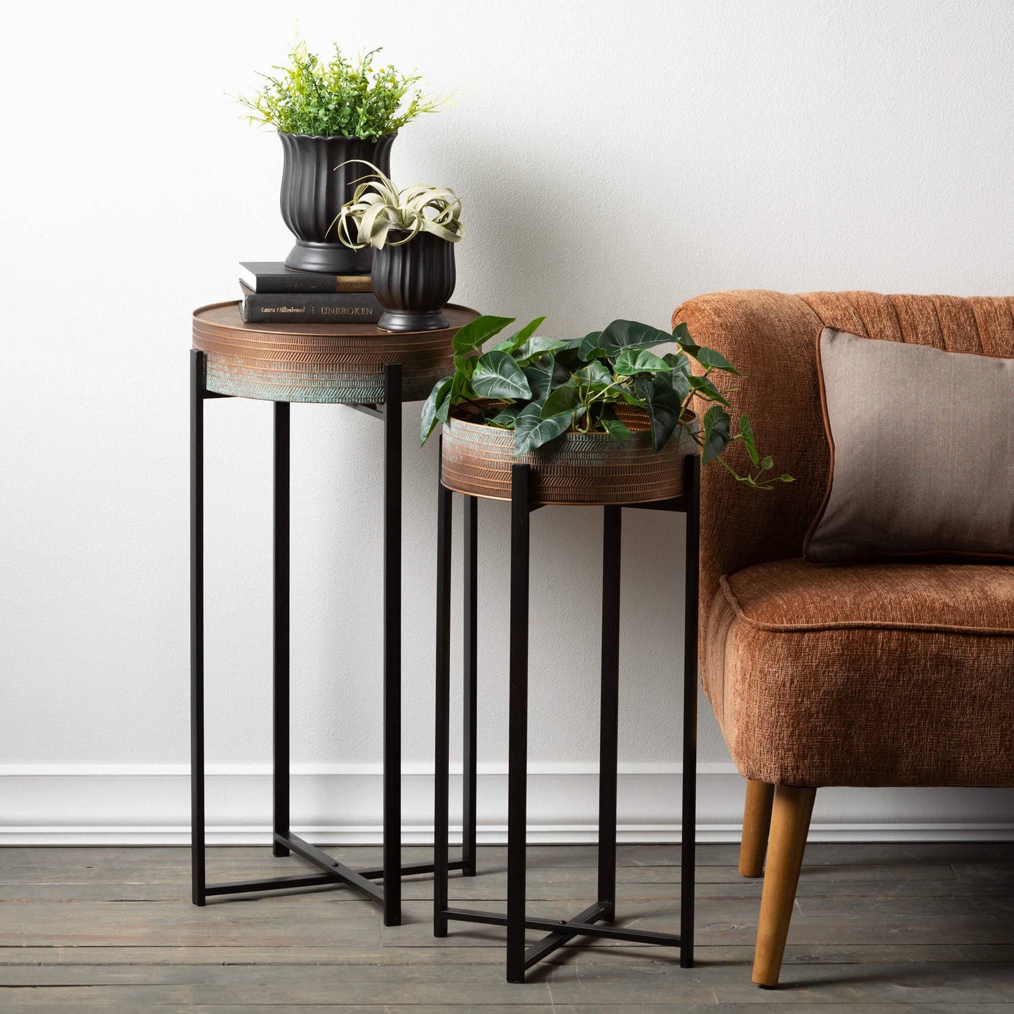 MATTE BLACK SCALLOPED PLANTER