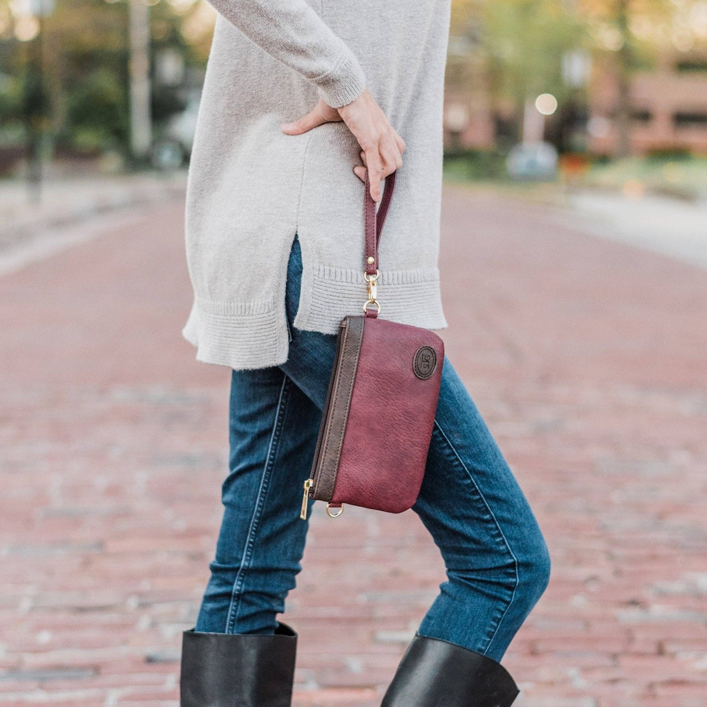 Catchy Clutch: Burgundy Bloom