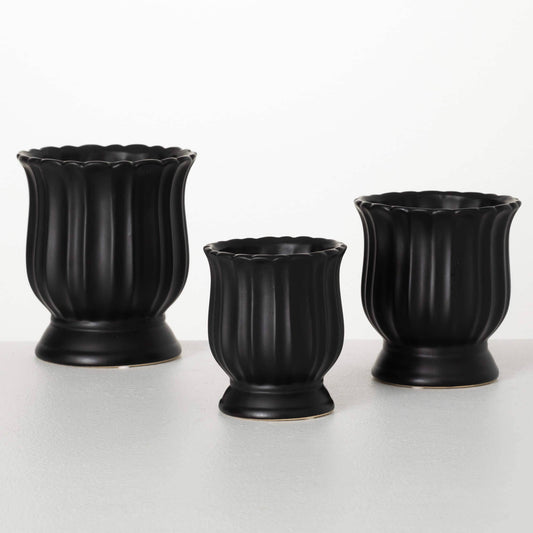 MATTE BLACK SCALLOPED PLANTER