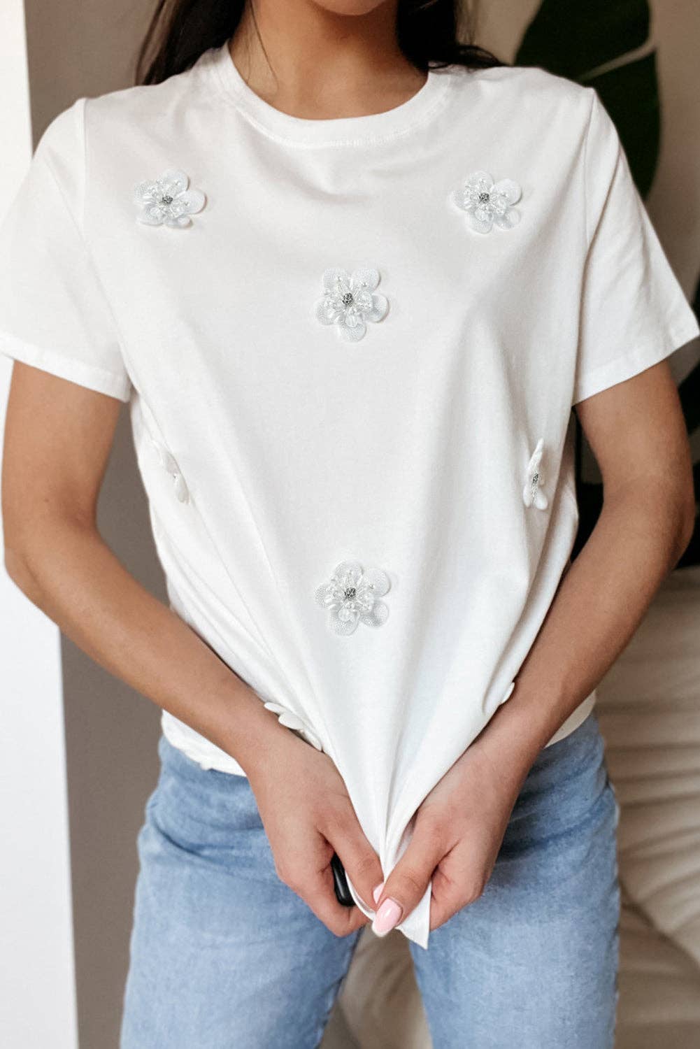 Floral Applique Round Neck T-Shirt: White / L