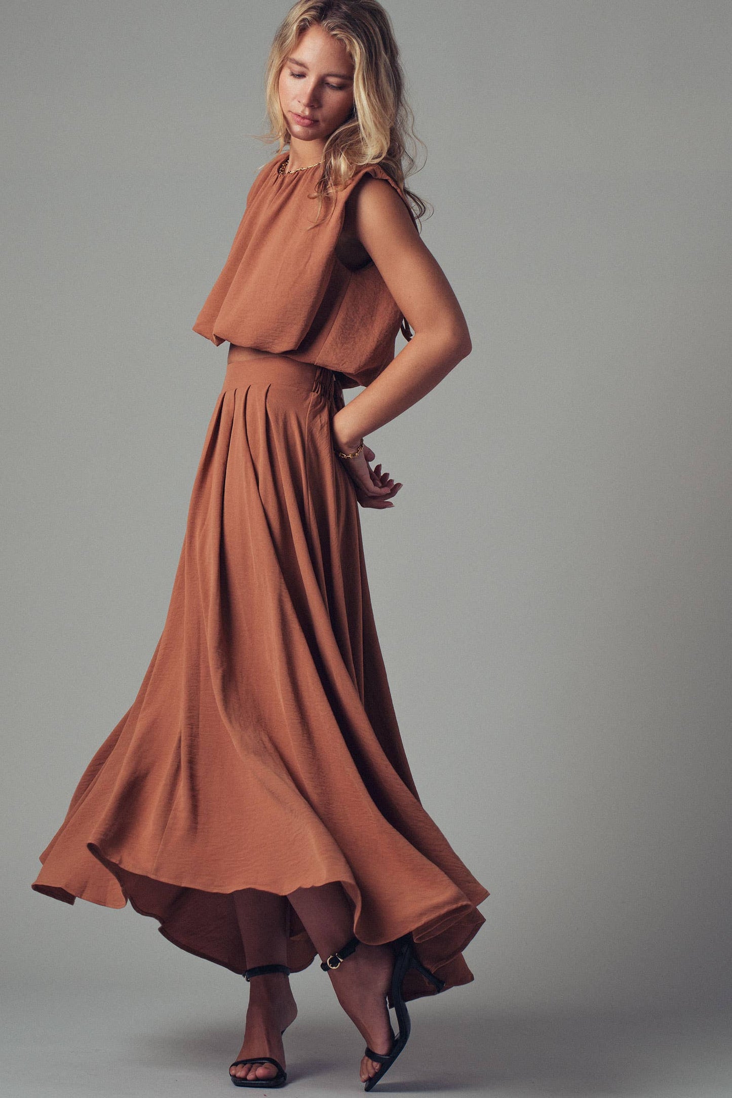 Pleated High-Waist Flowy Skirt: CAMEL / S-2/M-2/L-2