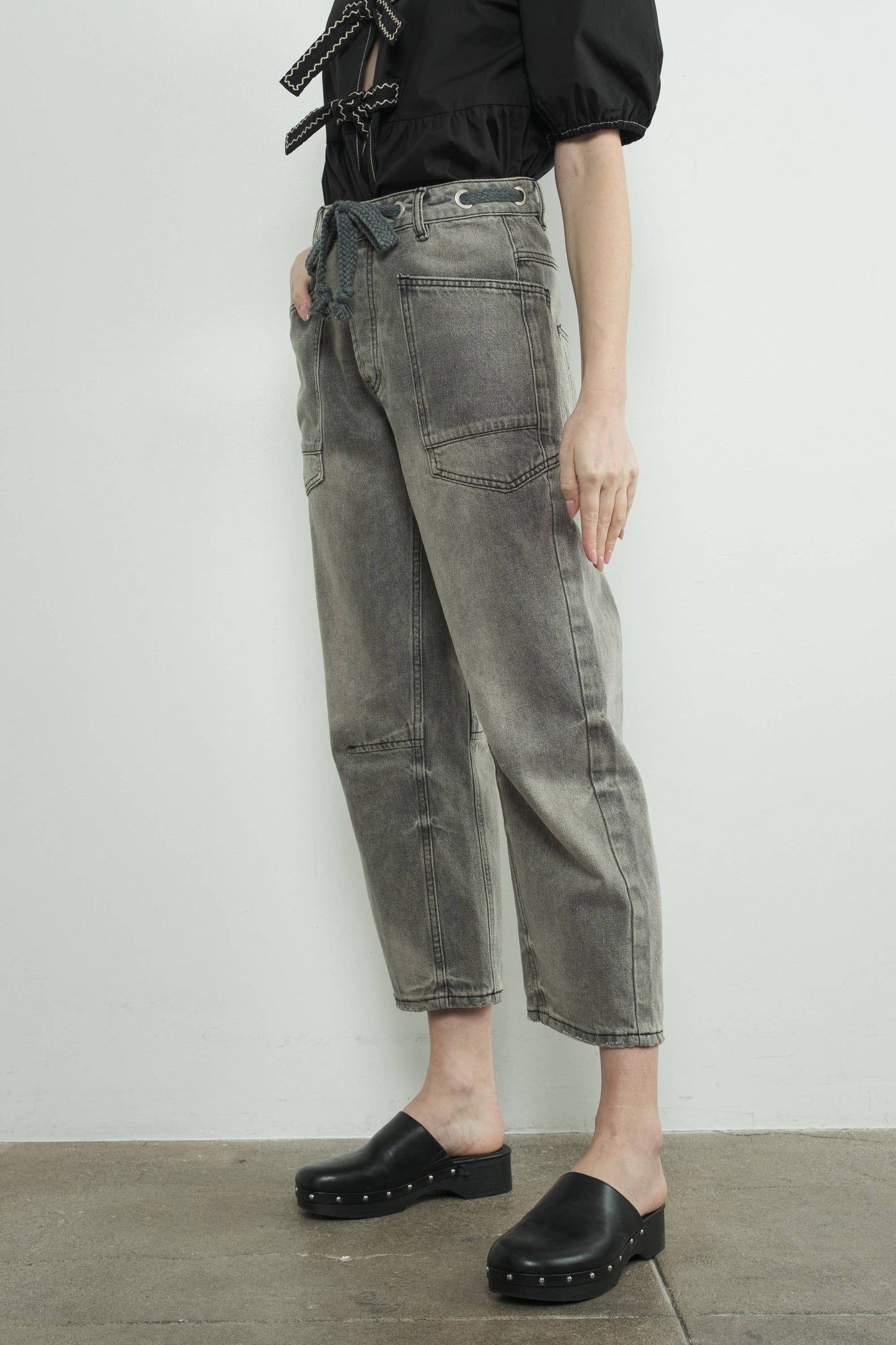 MAP3083 BARREL DENIM PANTS WITH EYELET WAIST: MEDIUM WASH / M