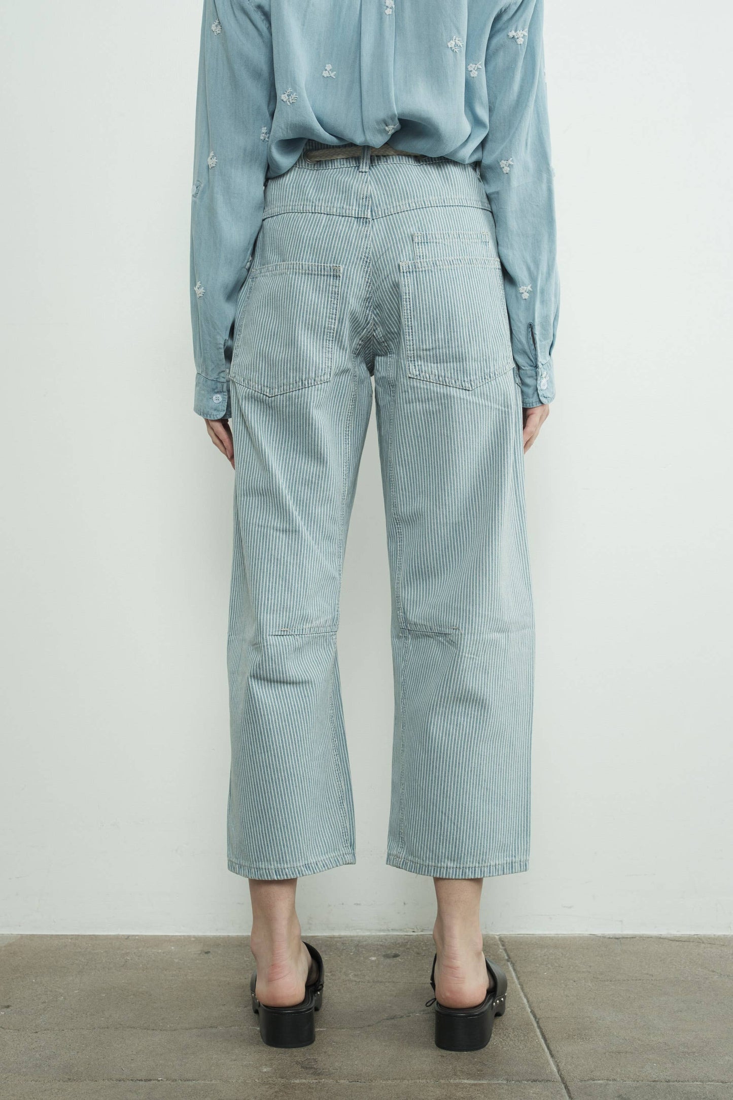 MAP3083 BARREL DENIM PANTS WITH EYELET WAIST: MEDIUM WASH / M