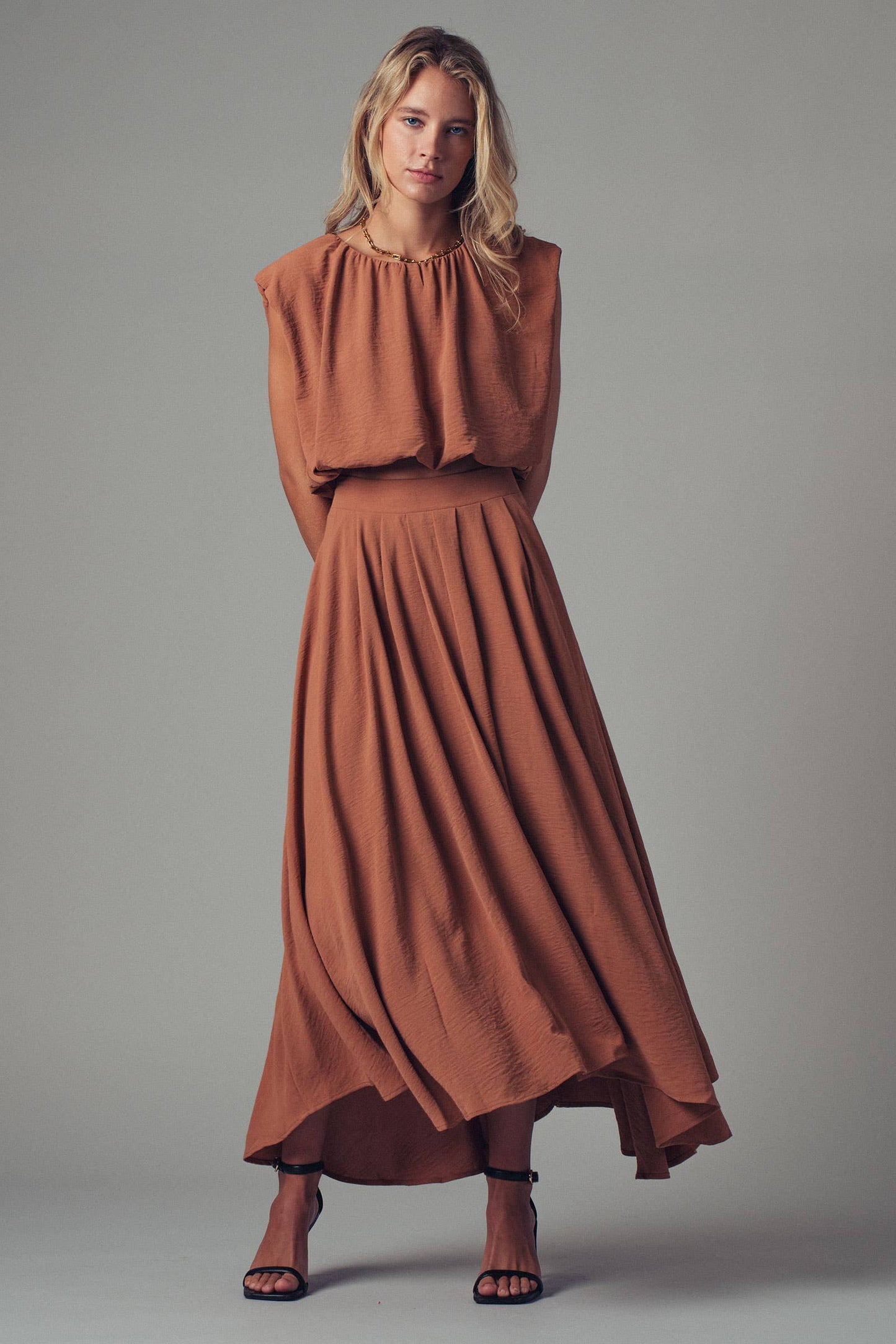 Pleated High-Waist Flowy Skirt: CAMEL / S-2/M-2/L-2