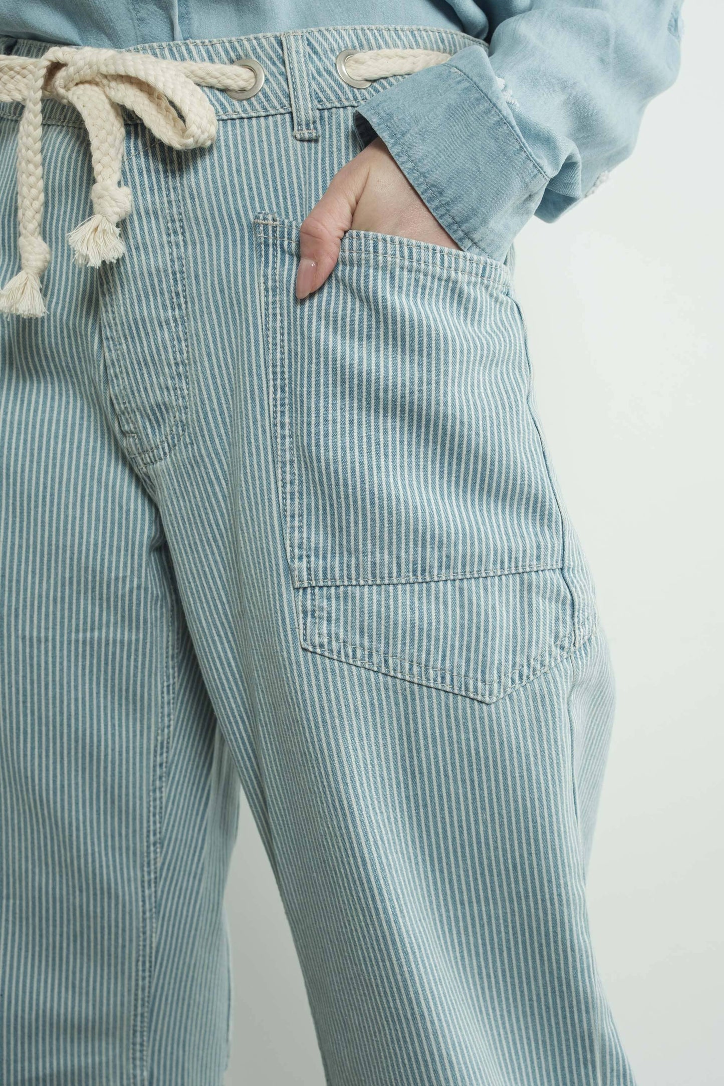 MAP3083 BARREL DENIM PANTS WITH EYELET WAIST: MEDIUM WASH / S