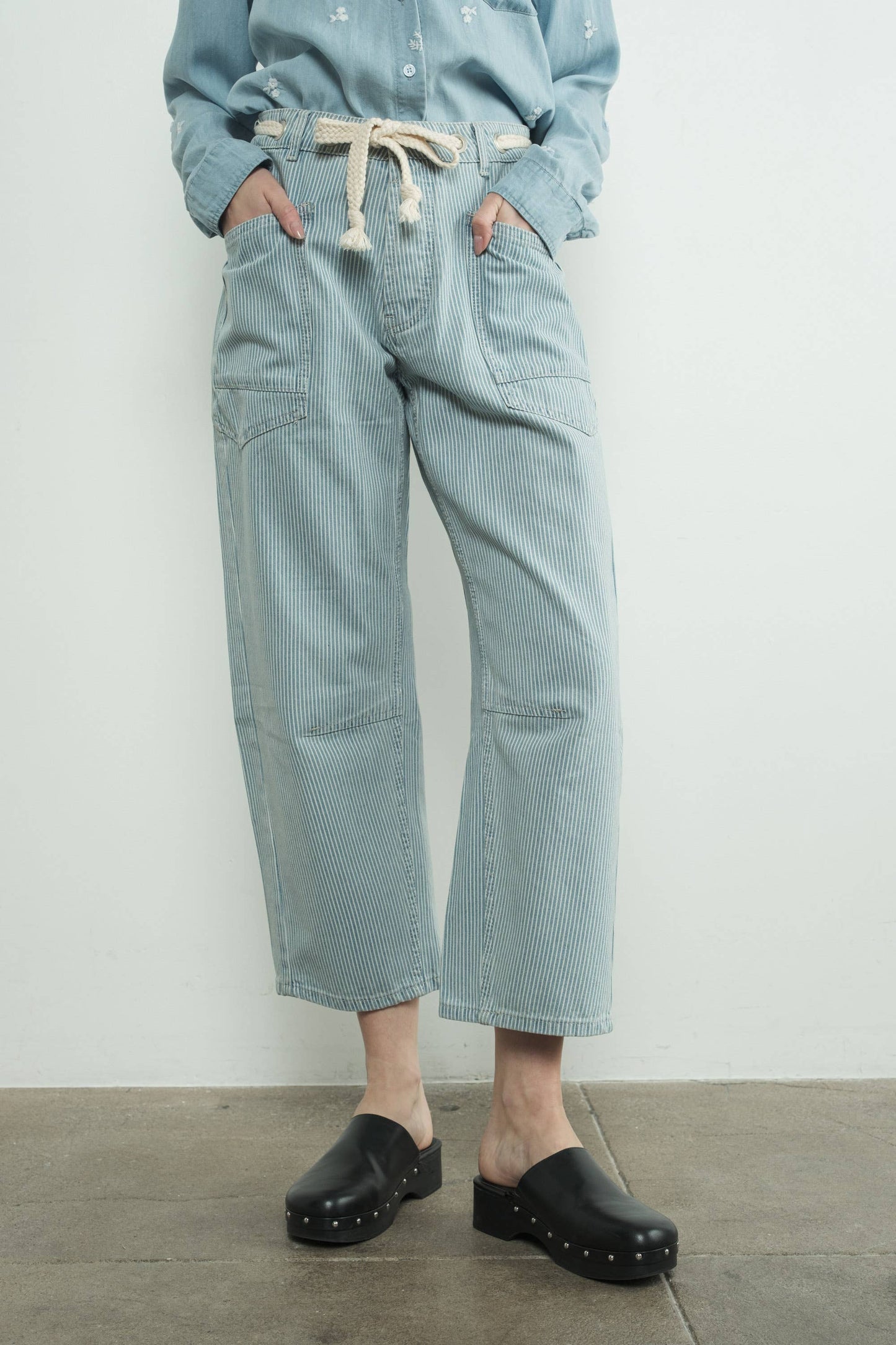 MAP3083 BARREL DENIM PANTS WITH EYELET WAIST: MEDIUM WASH / L