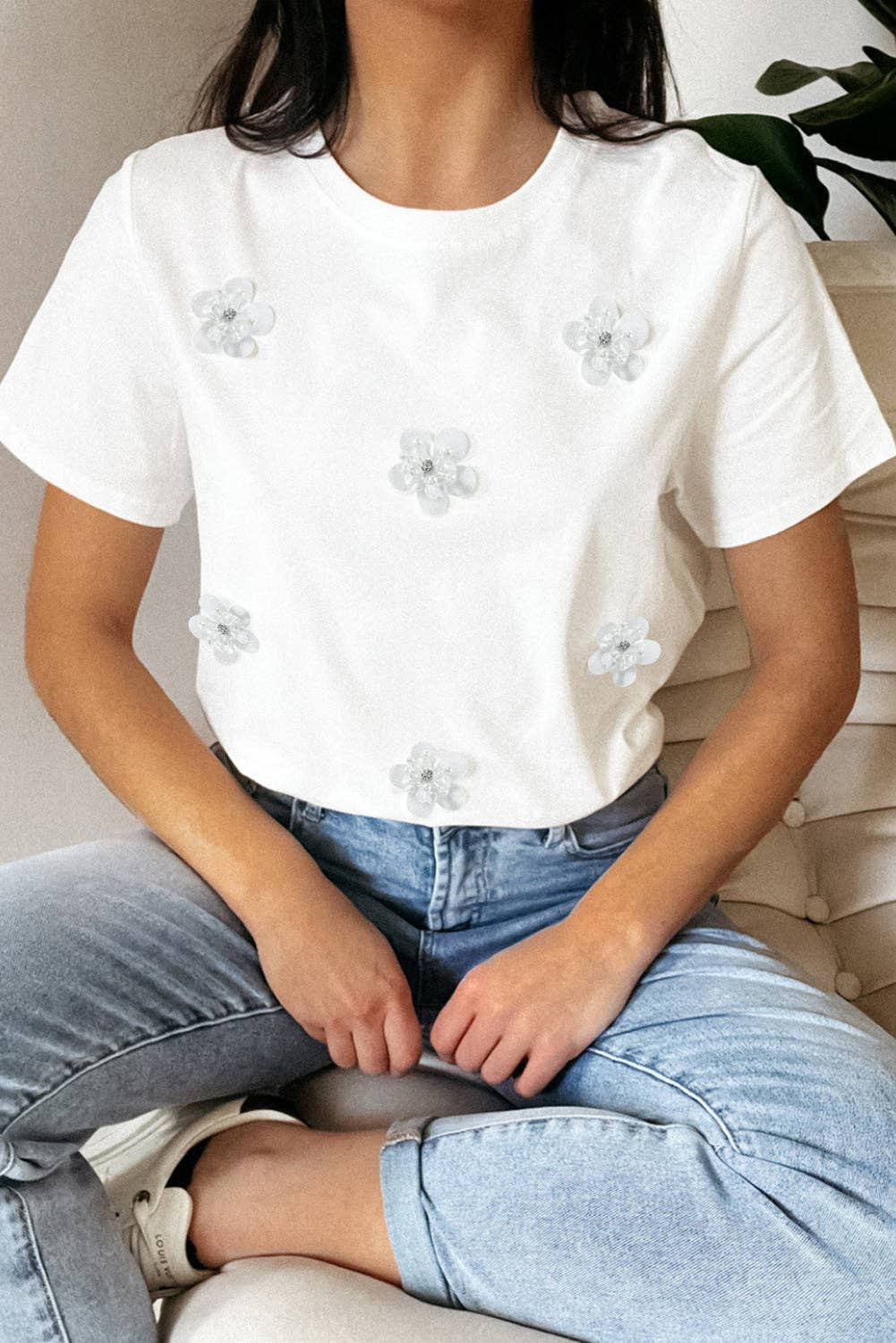 Floral Applique Round Neck T-Shirt: White / L