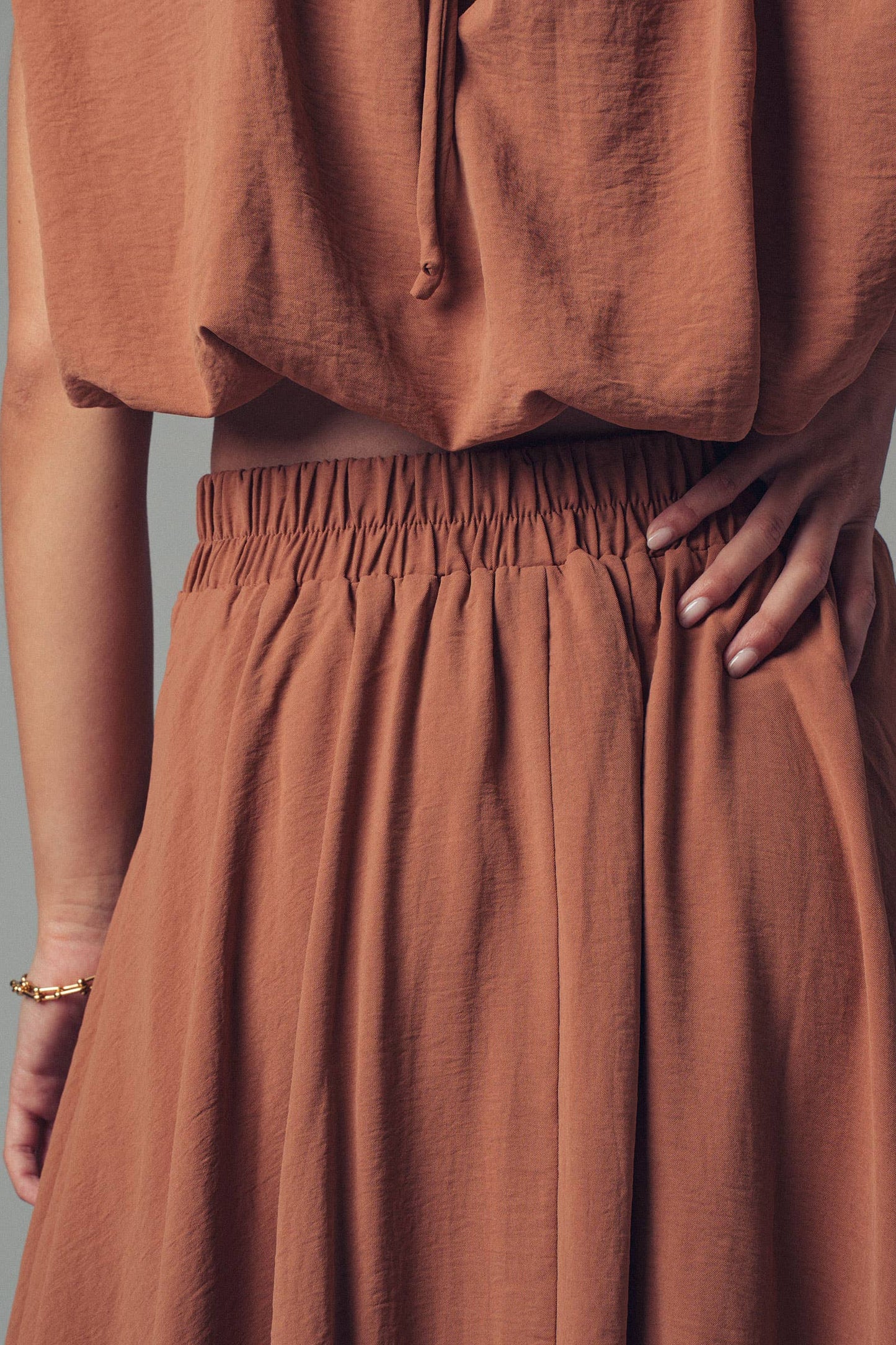 Pleated High-Waist Flowy Skirt: CAMEL / S-2/M-2/L-2